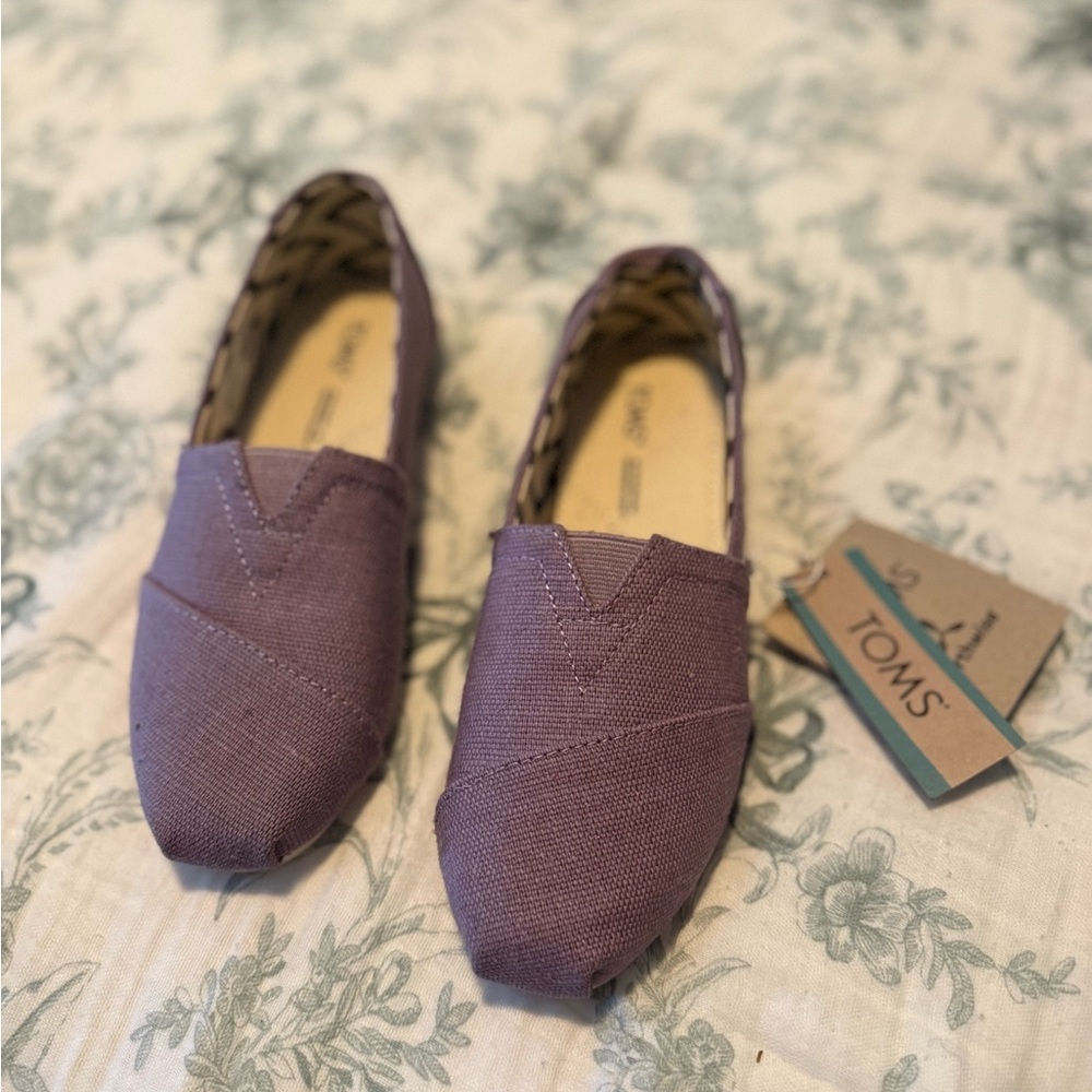 TOMS women’s mauve Heritage Alpragata Canvas slip-on flats size 5